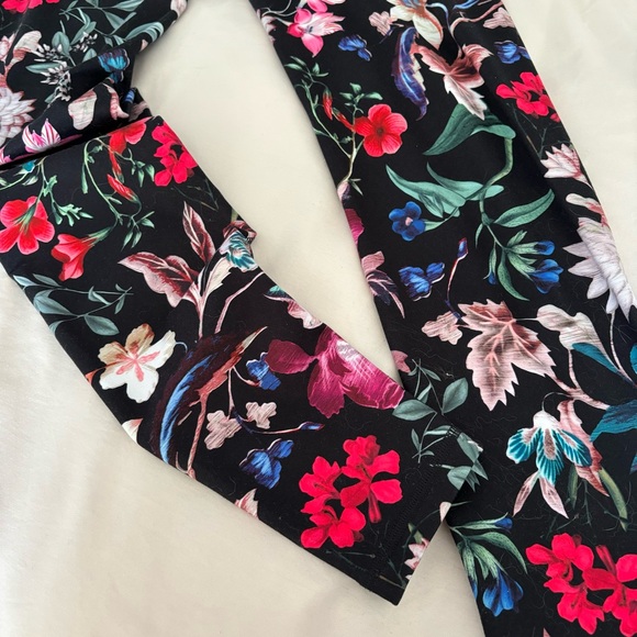 Womens Size Small Old Navy Active Go Dry Multicolor Tropical Floral Leggings - Picture 5 of 8